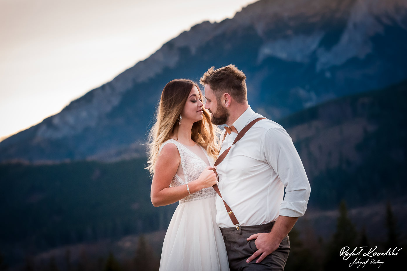 nawet na Sesji ślubnej w Tatrach znajdzie się miejsce na drobne przekomarzanie pomiędzy parą młodą