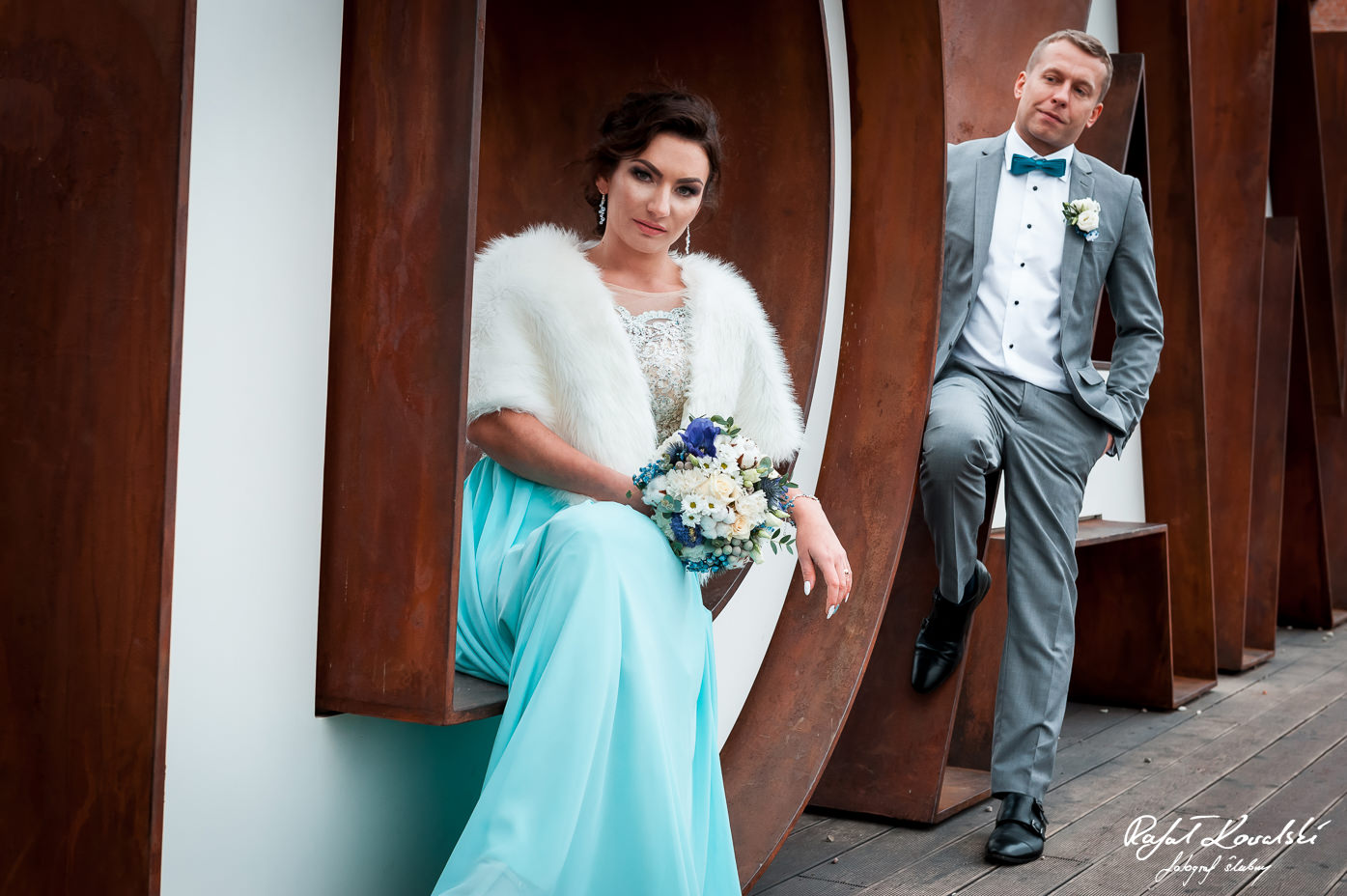 stonowana kolorystyka zdjęć ślubnych doskonale pasuje do zimowego Pleneru ślubnego w Gdańsku